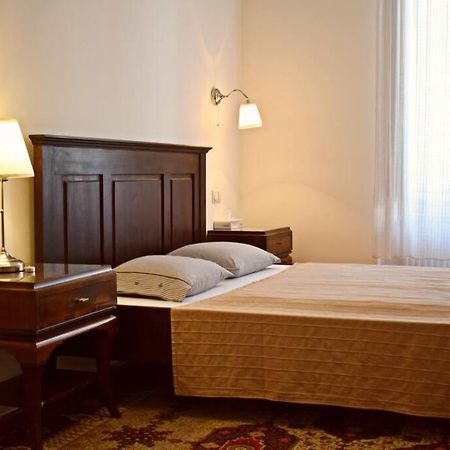 Central Budapest Apartment In Historical Building With Free Private Parking Exterior foto