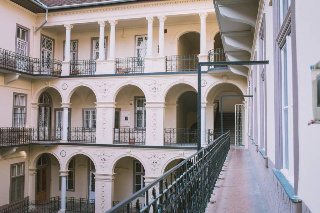 Central Budapest Apartment In Historical Building With Free Private Parking Exterior foto
