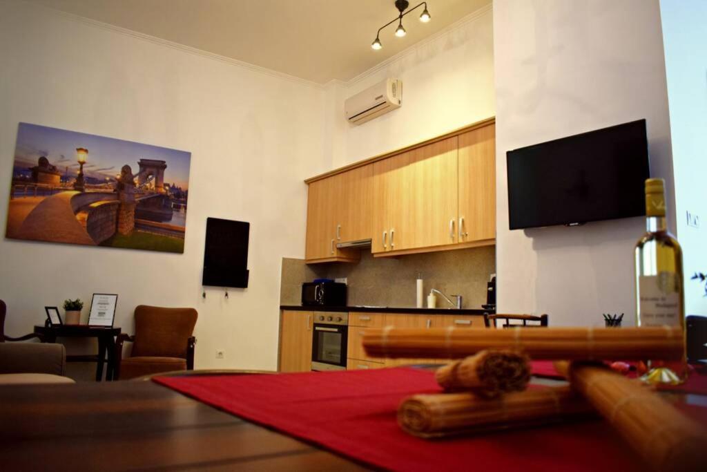 Central Budapest Apartment In Historical Building With Free Private Parking Exterior foto